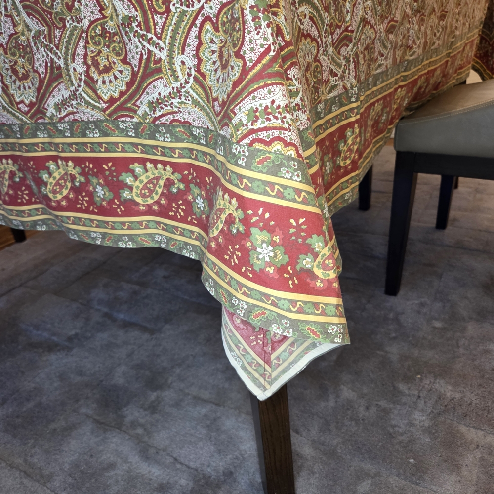 Williams Sonoma Paisley Linens Set 2 Tablecloth And 6 Napkins- Red and Green